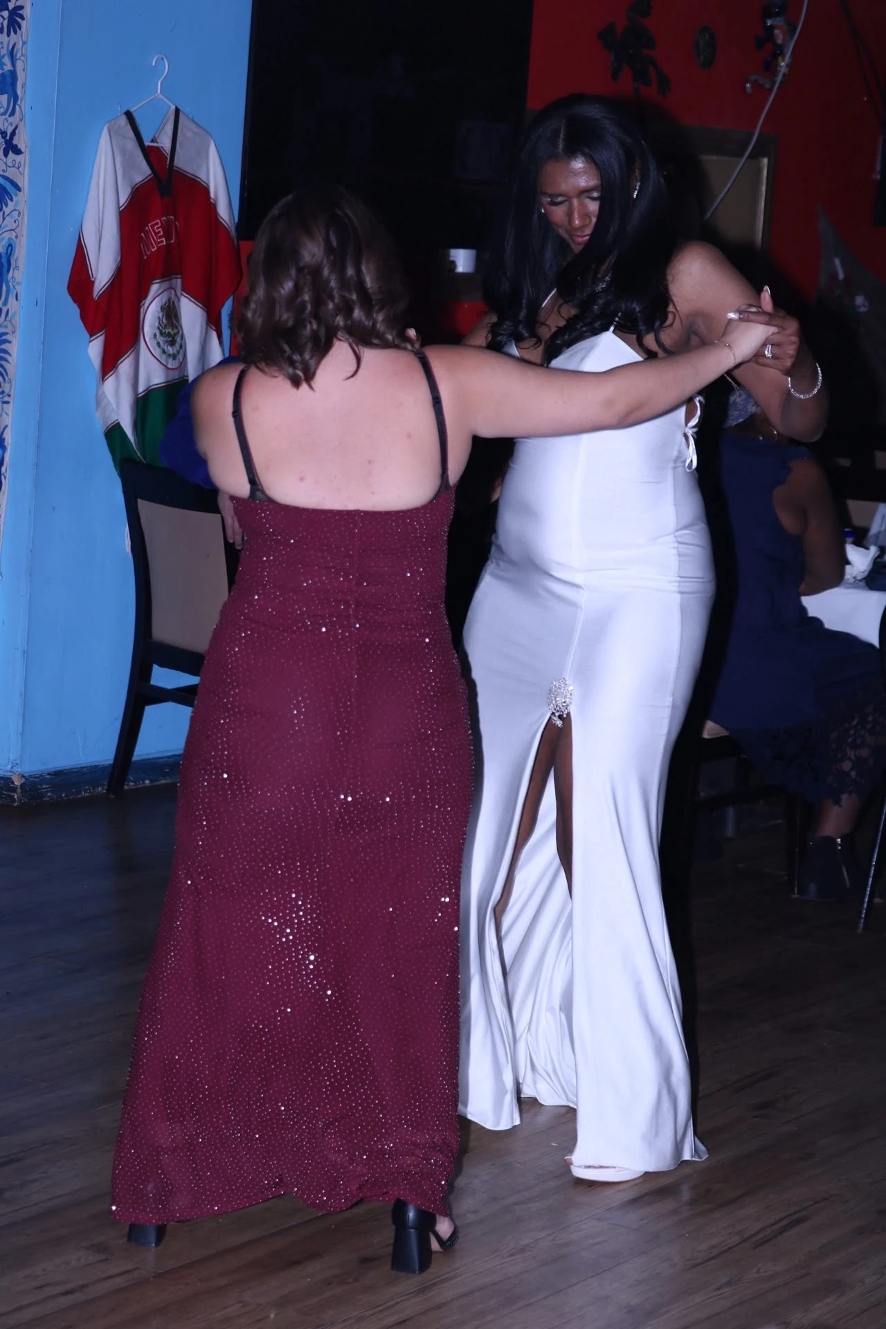 Wedding guests dancing together inside Hacienda Santa Teresa’s colourful dining room